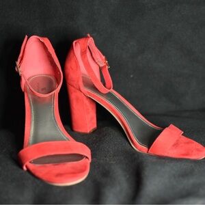 Worthington Women's Red Suede Heeled Sandal.
Good Condition.